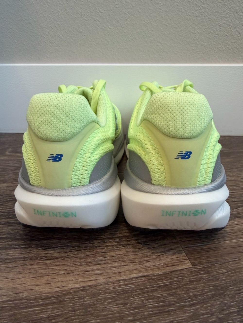 New Balance 1080 v15 Running Shoes - Picture 4 of 8